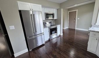 2516 White Oak Dr, Ames, IA 50014