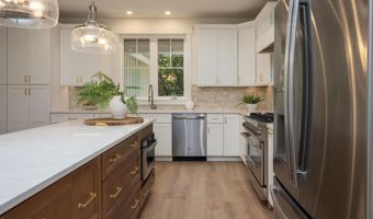 13 Woods Ln, Beaufort, SC 29907