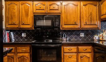 104 Caulder Dr, Chickasha, OK 73018