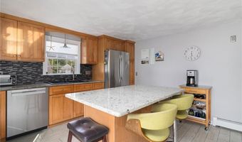 1 Adelaide Ave, Bristol, RI 02809