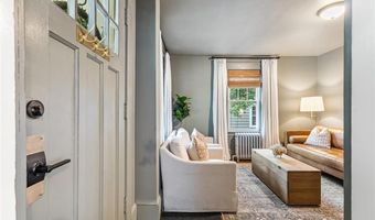 15 Berwick Pl, East Providence, RI 02916