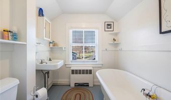 41 Walcott Ave, Jamestown, RI 02835