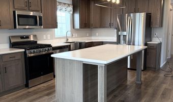 3287 Lakeland Dr, Arcadia, MI 49613
