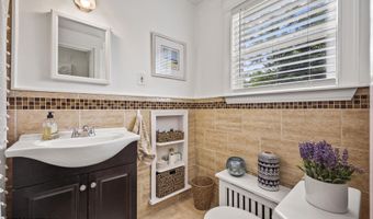306 Deal Lake Dr 40, Asbury Park, NJ 07712