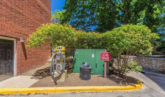 3308 WYNDHAM Cir 321, Alexandria, VA 22302