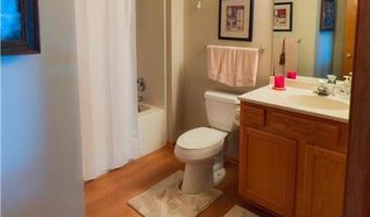 1906 Oak Tree Ln B, Austin, MN 55912
