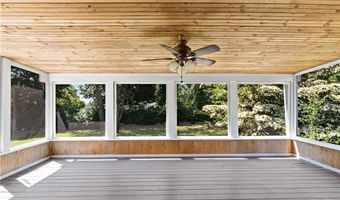 36 Roosevelt Dr, Bristol, RI 02809