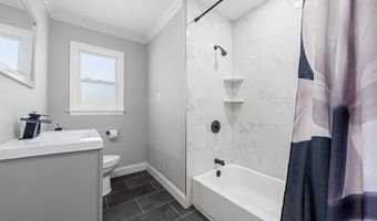 130 Deramo Pl, Bridgeport, CT 06606