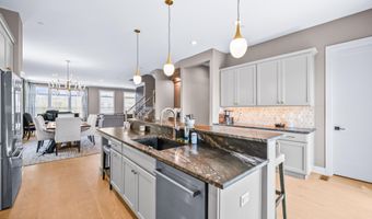 31 Valiant Ct, Middletown, NJ 07748