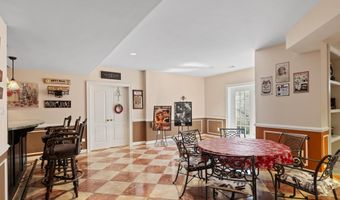 8301 FOX HAVEN Dr, McLean, VA 22102