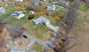 9 Evas Dr, Brookfield, CT 06804