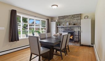 11 James Dr, Albany, NY 12211