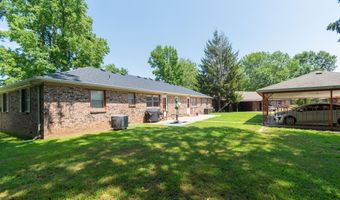 900 E Kirkwood Dr, Aurora, MO 65605
