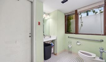 4200 DANIELS Ave, Annandale, VA 22003