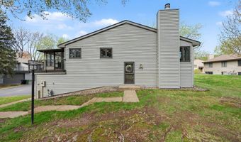 1472 Arden View Dr, Arden Hills, MN 55112