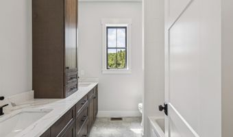 1 Jaytee Dr, Alton, NH 03809