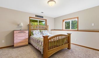 1305 Whistling Straits Ct, Altoona, WI 54720