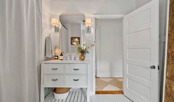 302 E MISSION Rd, Allouez, WI 54301