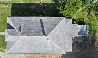 135 E Pine St, Albion, IL 62806