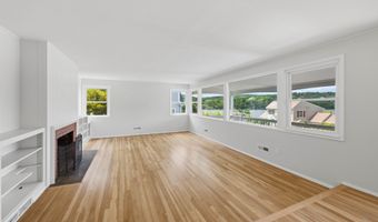 5 Lilac Ln, Brookfield, CT 06804