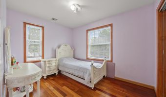 65 Netherwood Dr, Albertson, NY 11507