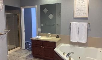 2210 Lakewood Dr, Chickasha, OK 73018