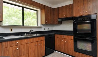 7024 RICHARD Dr, Bethesda, MD 20817