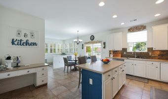 5 Denise Dr, Allentown, NJ 08501
