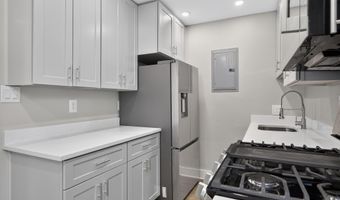 2026 N VERMONT St 301, Arlington, VA 22207