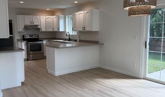 121 E MEADOW GROVE Blvd, Appleton, WI 54915