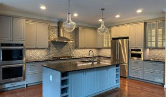 7702 TRAMMELL Rd, Annandale, VA 22003