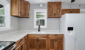 12 E Hawthorne St, Aurora, MO 65605