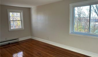 4 Walker St, Lincoln, RI 02865