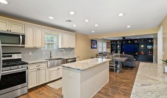 417 Main St, Bayville, NJ 08721