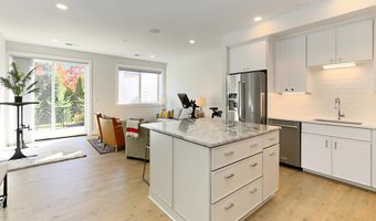 635 SLATERS Ln G-01, Alexandria, VA 22314