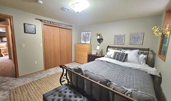 2510 Bobbie Dr, Aberdeen, SD 57401