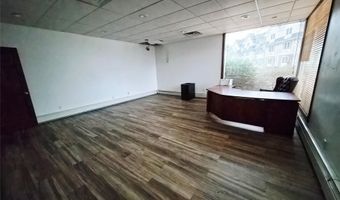 121 W Oak St, Amityville, NY 11701