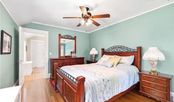 121 Commonwealth Ave, Warwick, RI 02886