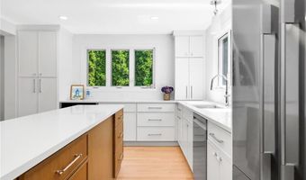 114 Rodman St, Narragansett, RI 02882