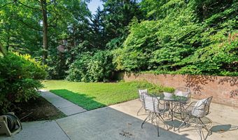 2420 N TAYLOR St, Arlington, VA 22207