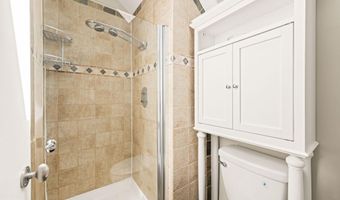 156 N BEDFORD St B, Arlington, VA 22201