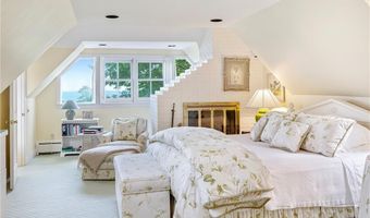 315 Ocean Ave, Newport, RI 02840