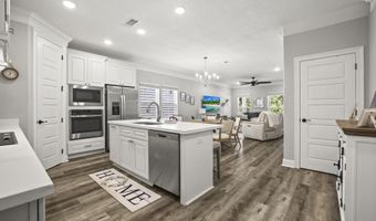 121 Grande View Dr, Biloxi, MS 39531