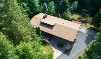 15 Brookridge Dr, Avon, CT 06001