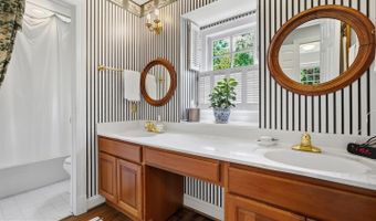 9209 TOWN GATE Ln, Bethesda, MD 20817