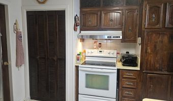 602 Gloria St, Adel, GA 31620