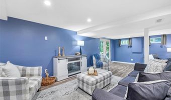 673 Lemonwood Dr, Ballwin, MO 63021