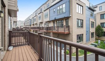 6940 ROCKLEDGE Dr, Bethesda, MD 20817