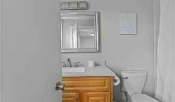 17 Warren Ave 17, Middletown, RI 02842