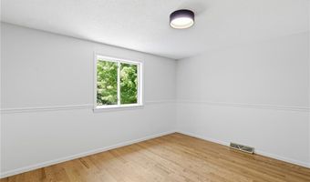 32 Briarwood Rd, Lincoln, RI 02865